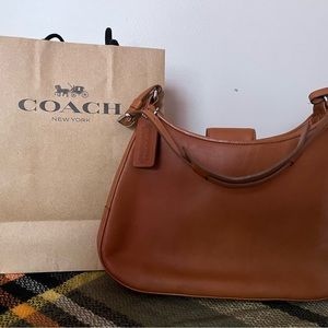 Like new Coach Cognac Tan Leather Shoulder Bag